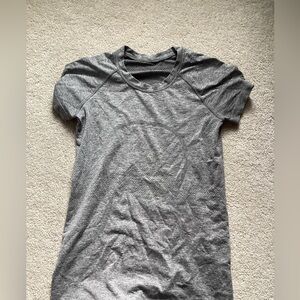 Lululemon grey top
